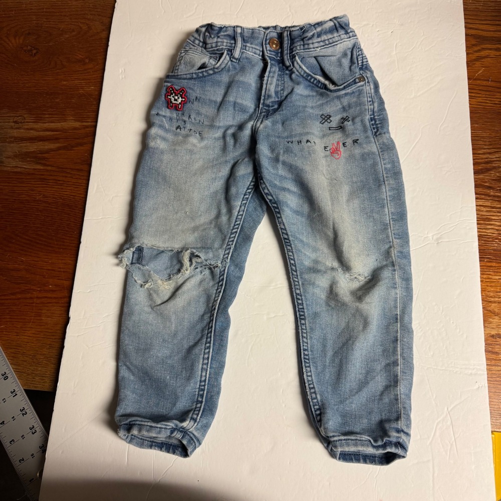 H&M Relaxed Tapered Leg Denim Jeans Distressed‎ Graphics Kids Size 3-4Y